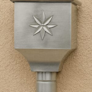 Boite à eau en zinc incurvée