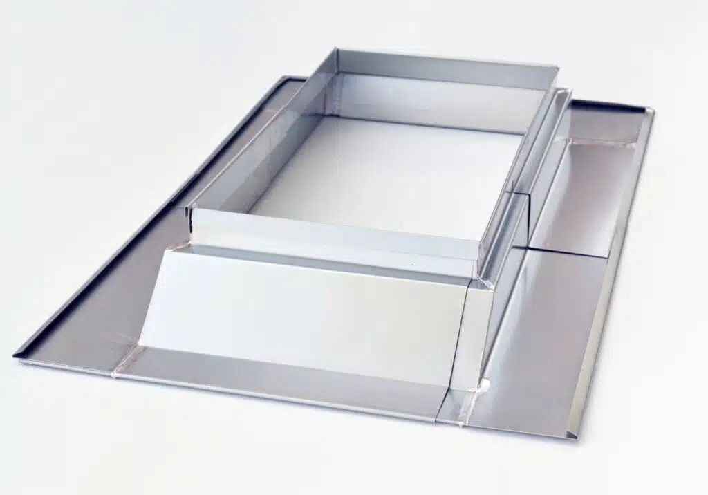 Pose d'un abergement de cheminée en zinc