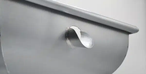Boite à eau en zinc moulurée – Image 5