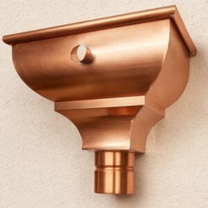 Boite à eau en cuivre moulurée