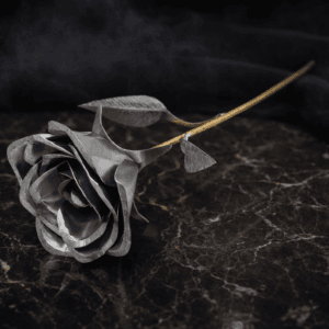 Rose en Zinc Artisanale – Fleur Éternelle