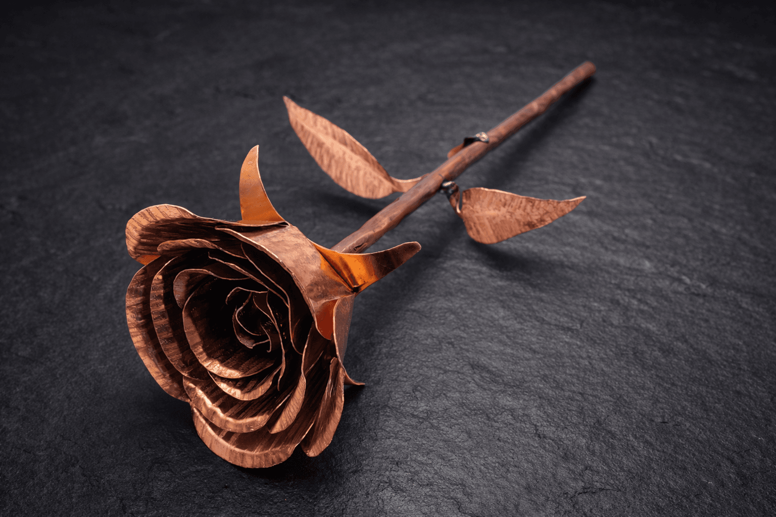 Rose en Cuivre Artisanale – Fleur Éternelle